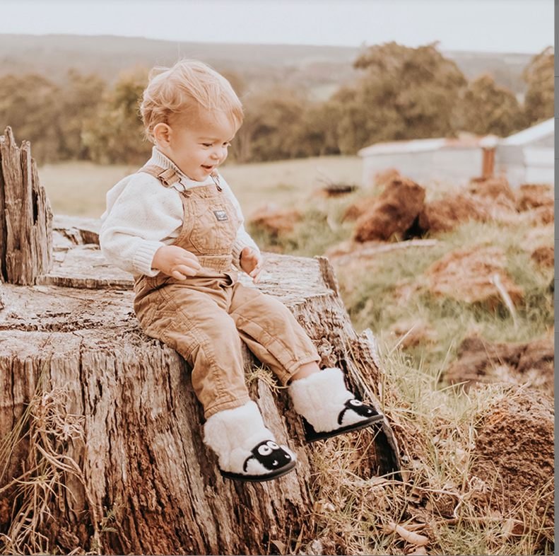 B13115 SHAUN THE SHEEP WALKER