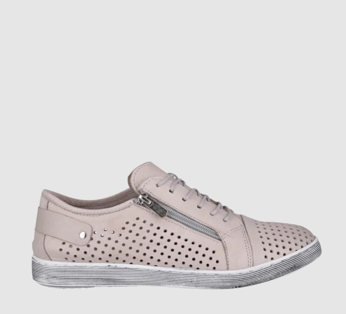 EG17 LACE UP SOFT HOLE UPPER